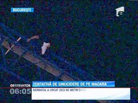 Tentativa de sinucidere de pe o macara de langa Teatrul National Bucuresti