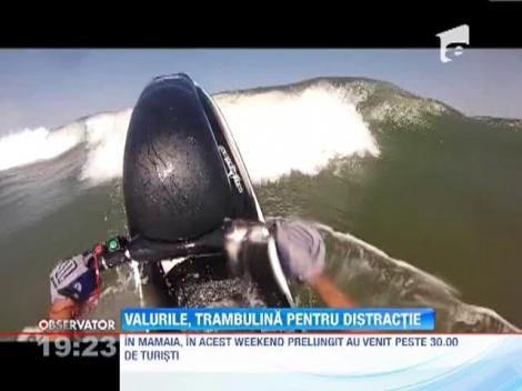 Zeci de pasionati de sporturi nautice s-au intrecut in scheme si sarituri