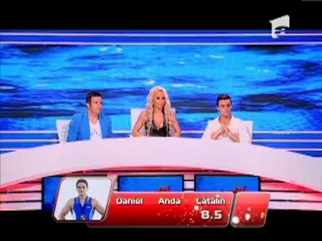 Cei cinci magnifici, in saritura finala: Marian Dragulescu, Silvia Launeanu, Cornel Pasat, CRBL si Piticu