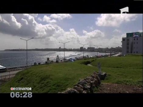 Peste 60 de masini si 15 motociclete de epoca au defilat pe strazile din Havana