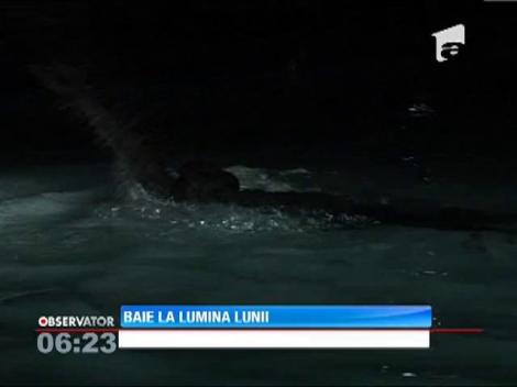 Bucuresti: Baie in miez de noapte la strand