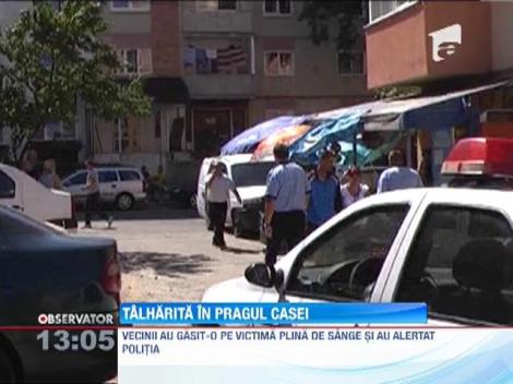 Update / O batrana a ajuns la spital mai mult moarta dupa ce a fost talharita in pragul casei de un individ mascat
