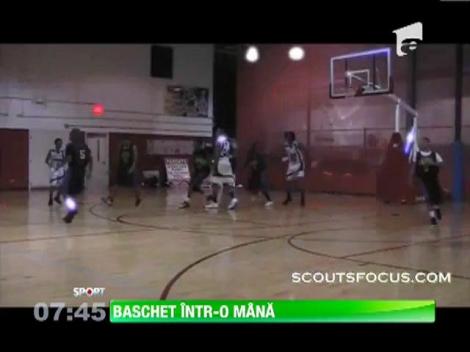 Zach Hodskins s-a nascut fara o mana, dar joaca baschet