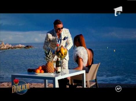 Paula, cu ochii in lacrimi si vizibil emotionata dupa ce a refuzat trandafirul