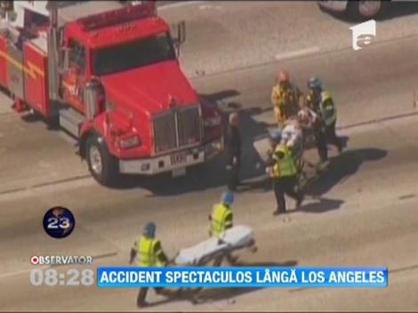 Un autocar cu 55 de oameni s-a rasturnat pe o autostrada din SUA