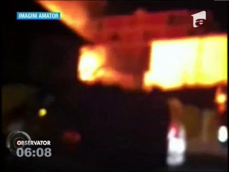 Trei case au ars azi noapte in Bucuresti