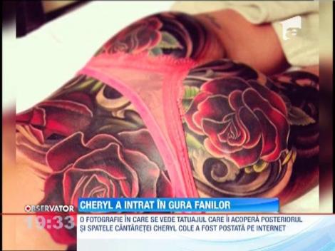 Cheryl Cole si-a tatuat trandafiri pe posterior si pe spatele