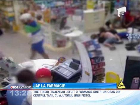 Trei tineri italieni au jefuit o farmacie din centrul tarii