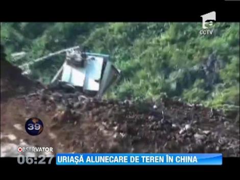 Uriasa alunecare de teren in China