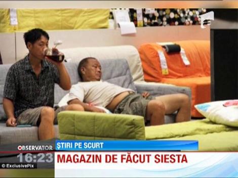 Un magazin de mobila din China isi lasa vizitatorii sa doarma pe canapele expuse