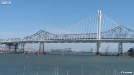 VIDEO: 42.000 de ore in doar patru minute! Cum s-a dezvoltat constructia unui pod de 6,4 miliarde de dolari