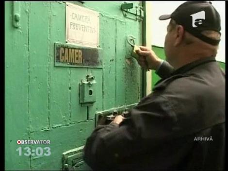 Detinut injunghiat la Poarta Alba