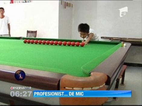 Joaca snooker ca un profesionist de prima clasa, la doar 3 ani