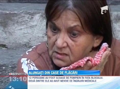 Locatari alungati din case de flacari