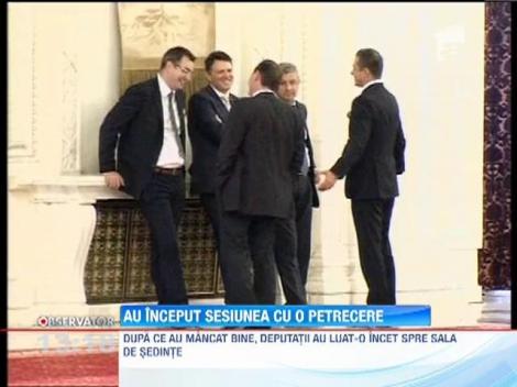 Parlamentarii au inceput noua sesiune cu o petrecere