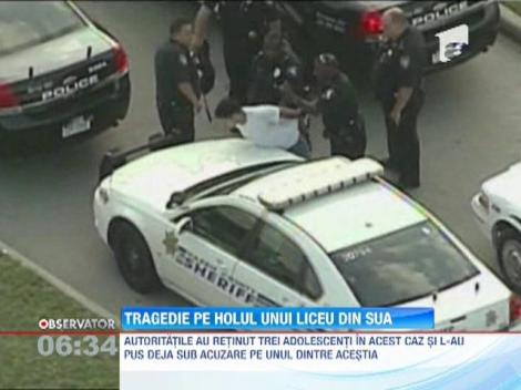 Elev injunghiat mortal pe holul unui liceu din SUA
