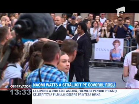 Naomi Watts a stralucit pe covorul rosu