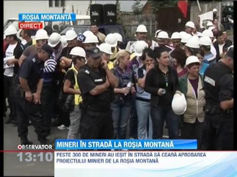 Mineri in strada la Rosia Montana