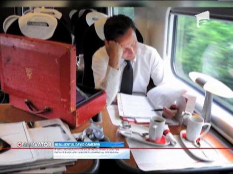 David Cameron si-a uitat in tren, valiza cu documentele secrete ale guvernului