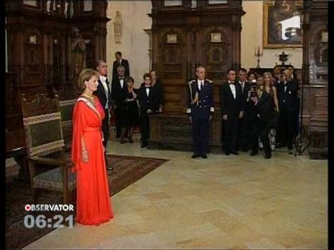 Ceremonie regala la Castelul Peles. Apropiatii Casei Regale, decorati de Principesa Margareta