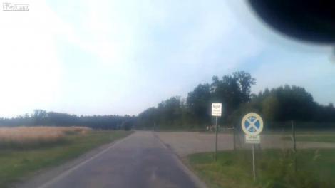 Respecta semaforul! Trece un avion