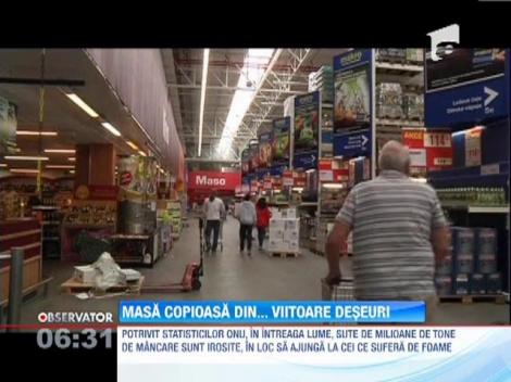 Masa pe gratis din alimente aflate in prag de expirare, intr-o piata din Praga