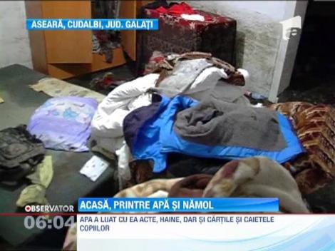 Oamenii din Cudalbi s-au intors la locuintele devastate de puhoaie