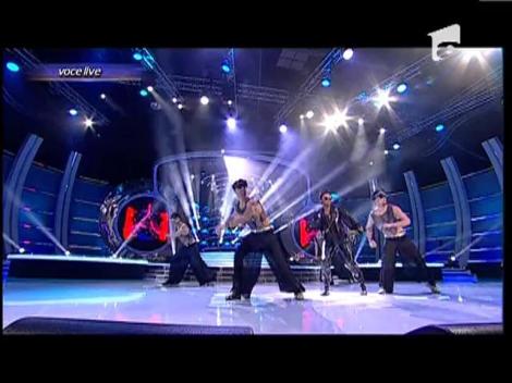 Dr. Anda Adam a renuntat la tinutele feminine si a cantat „It’s my life” 