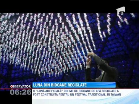 Luna din sticle reciclate
