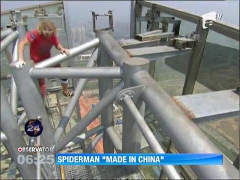 Curaj nebun: S-a catarat pe o cladire de peste 260 de metri inaltime, cu mainile goale