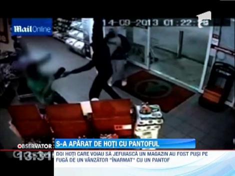 Un barbat din Marea Britanie s-a aparat de hoti cu pantoful