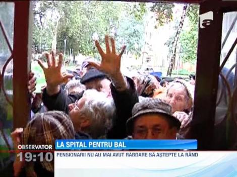 UPDATE / Zeci de pensionari din Lugoj s-au imbulzit sa prinda bilete la "Balul seniorilor"