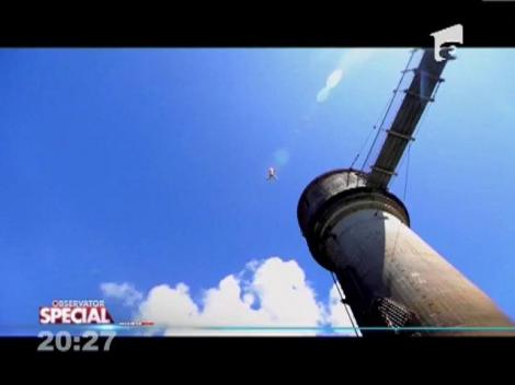 Sarituri extreme din turnul cu apa