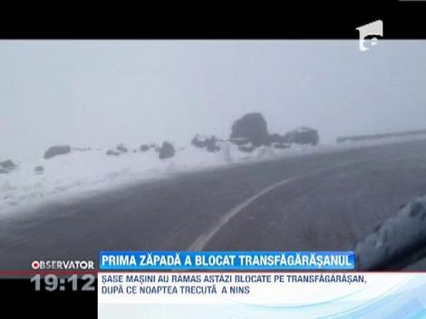 VIDEO! Prima ninsoare a sezonului a blocat Transfagarasanul. Mai multi turisti au ramas in zapada