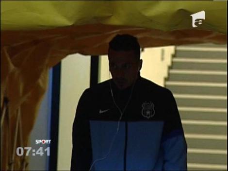 Gigi Becali:  "Nu vreau sa-i mai vad niciodata pe Szukala si pe Tatu pe teren!"