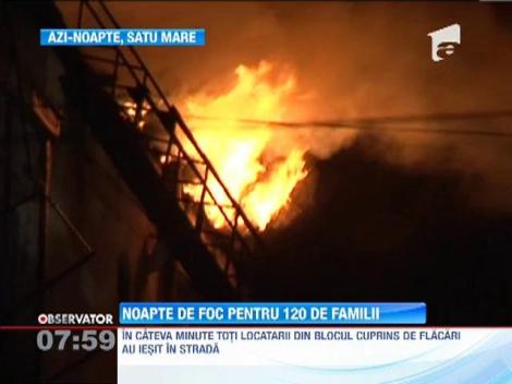 Acoperisului unui bloc cu 120 de garsoniere din Satu Mare, distrus de un incendiu puternic