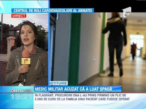 Medic militar acuzat ca a luat spaga
