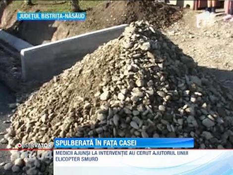 Fetita de 8 ani spulberata de o masina in fata casei