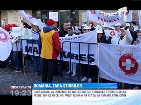 Romania, tara stirbilor! Frica de dentist ne face sa zambim tot mai putin. Dar si preturile...