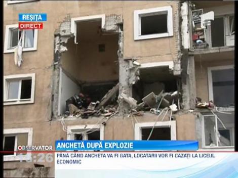 Update / Un bloc din Resita aruncat in aer