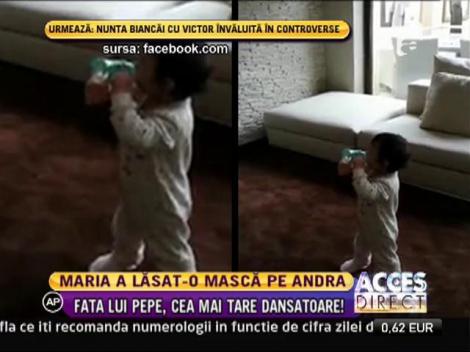 La un an, fetita lui Pepe danseaza pe melodiile nasei