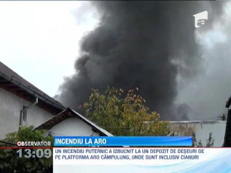 Incendiu puternic la un depozit de deseuri de pe platforma ARO Campulung