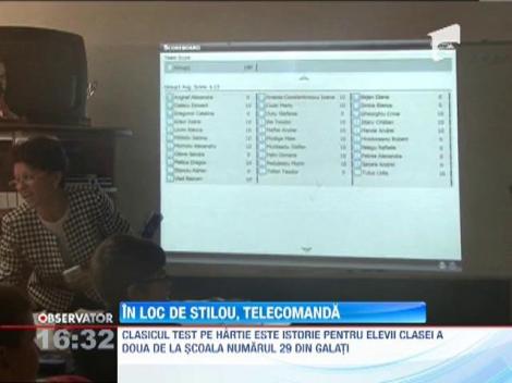 Scoala high-tech, din Galati: Elevii raspund la teste cu... telecomanda