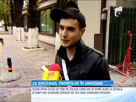 In Liceele din Bucuresti se intra usor cu arme albe!