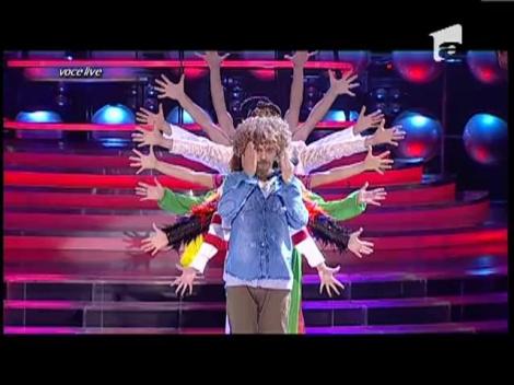 Matteo se transforma in Jovanotti - "L'ombelico del mondo"