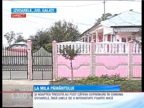 Satenii din Izvoarele se tem ca un cutremur mai mare ar putea sa le distruga casa