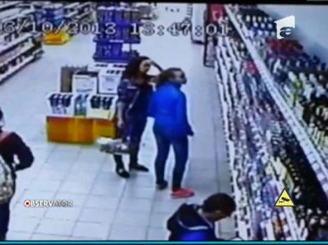 VIDEO! Cum se prabuseste un raft plin cu sticle 