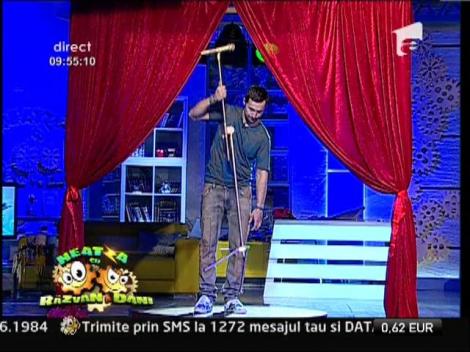 Dani Otil nu a putut fi "scos" de pe portativ, in cadrul rubricii "Opreste-i din cantat!"