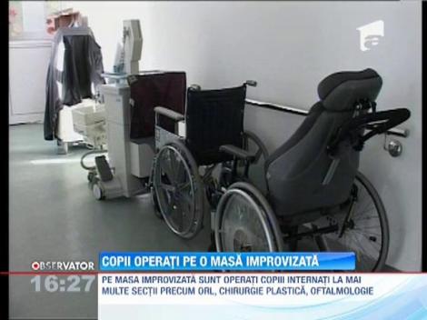 Brasov : Copii operati pe o targa imprumutata de la Urgente