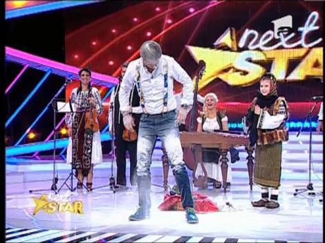 Dan Negru s-a facut alb! I-a fost turnata o punga de faina pe cap!